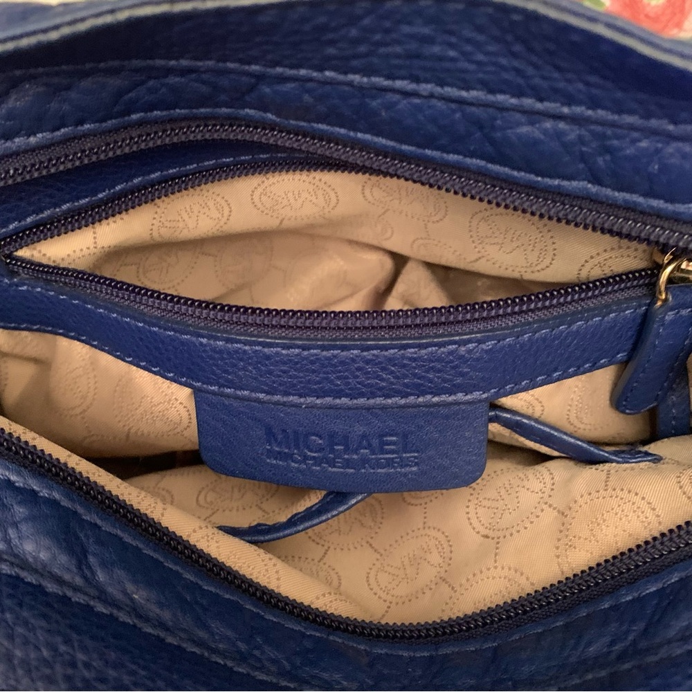 🌟❤️Price Drop❤️🌟Michael Kors Elegant Blue Leather Shoulder Bag - Picture 8 of 15